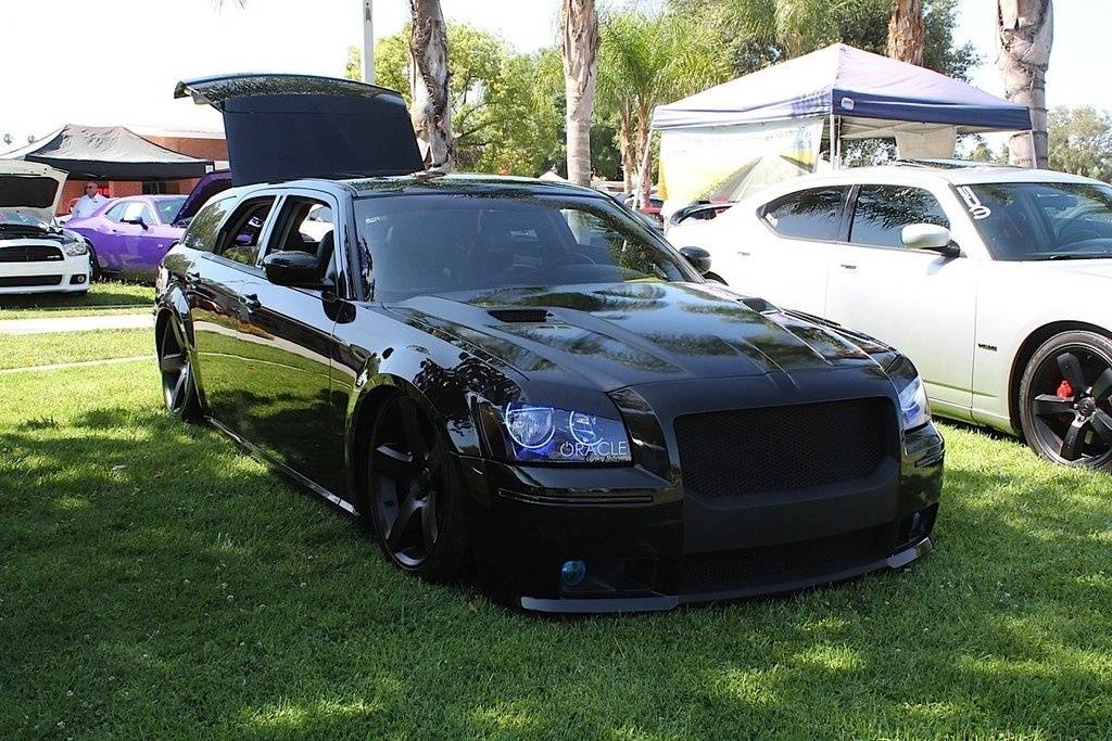 2005 Magnum Wagon trick black.jpg