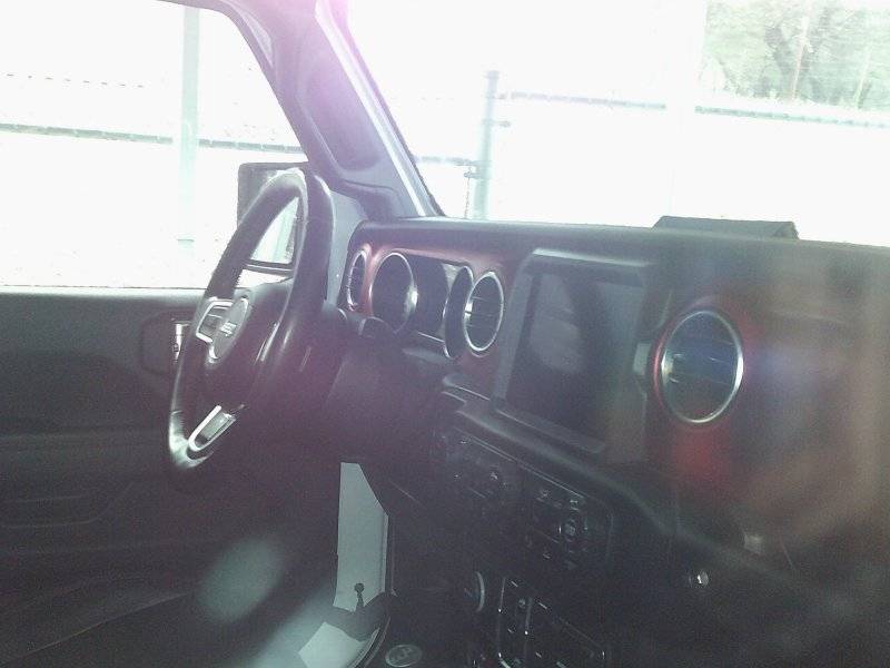 2020 Jeep Gladiator Luanch Edition Dash 002.JPG