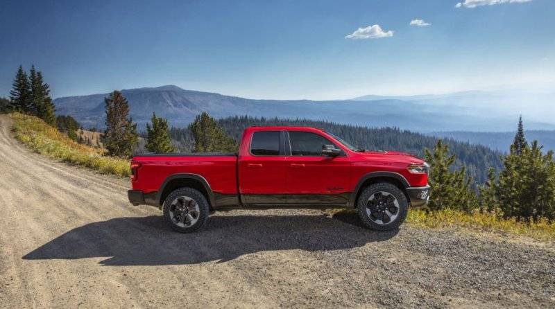 2021 Dakota concept - red 4x4 v6.jpg