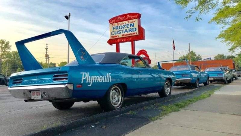 248 '70 Plymouth Road Runner Superbirds.jpg