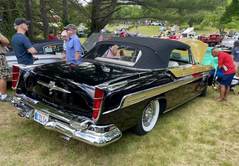 271 '55 Chrysler New Yorker Deluxe Convertible.jpg