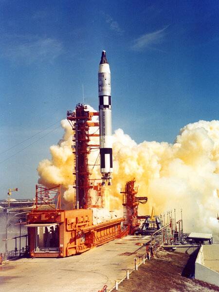 279521main_gemini_launch_lg.jpg