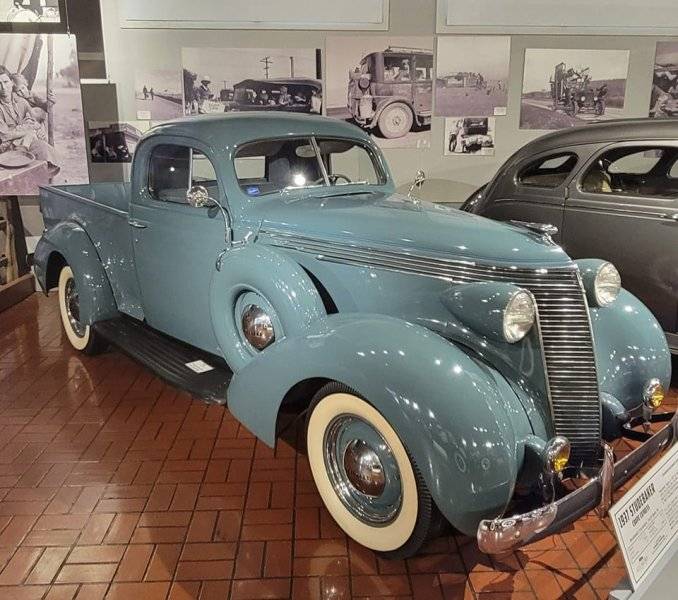 311a 1937 Studebaker Coupe Express.jpg