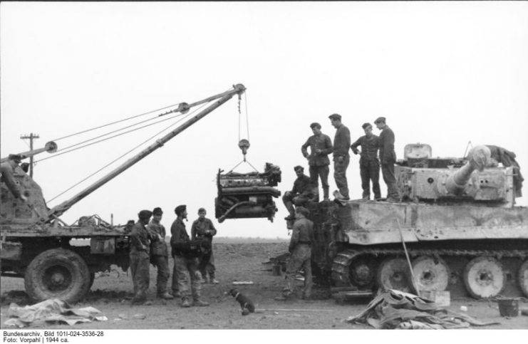 36-28_russland_panzer_vi_tiger_i_reparatur-741x483.jpg