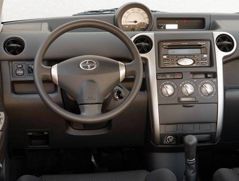 369_0507_Dashz_Review_Scion_Xb+2006_Scion_Xb+Front_Dashboard_View.jpg