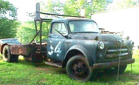 4143094-WendellScotts1954dodgenascarhauler.jpg