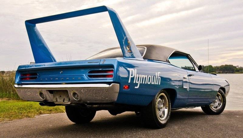 418 '70 Plymouth Road Runner Superbird.jpg