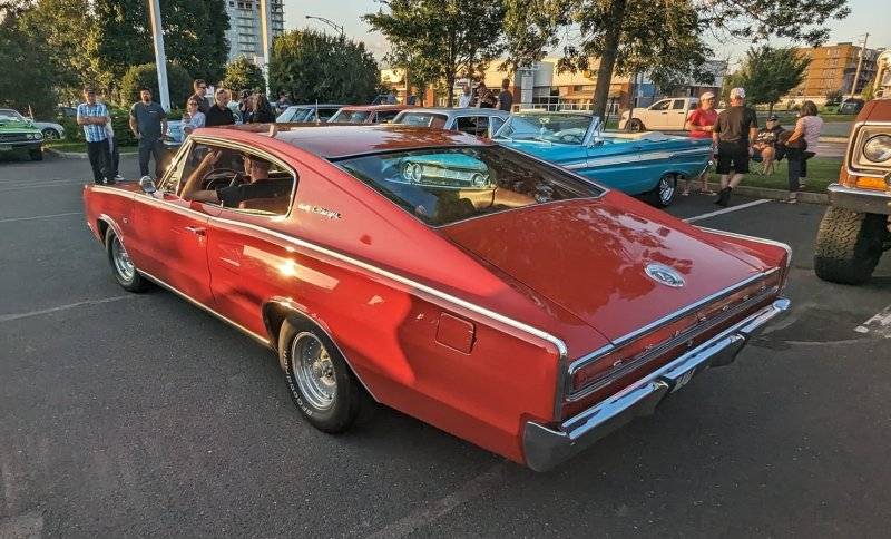 427c '66 Dodge Charger.jpg