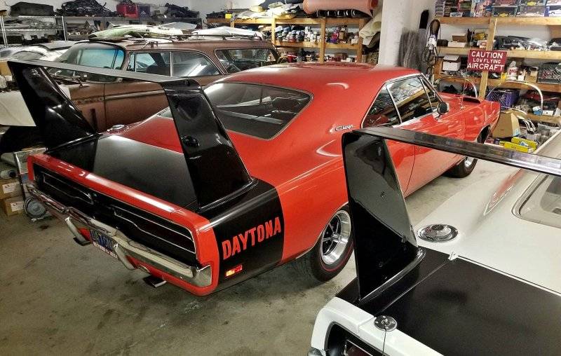 432 '69 Dodge Charger Daytona.jpg