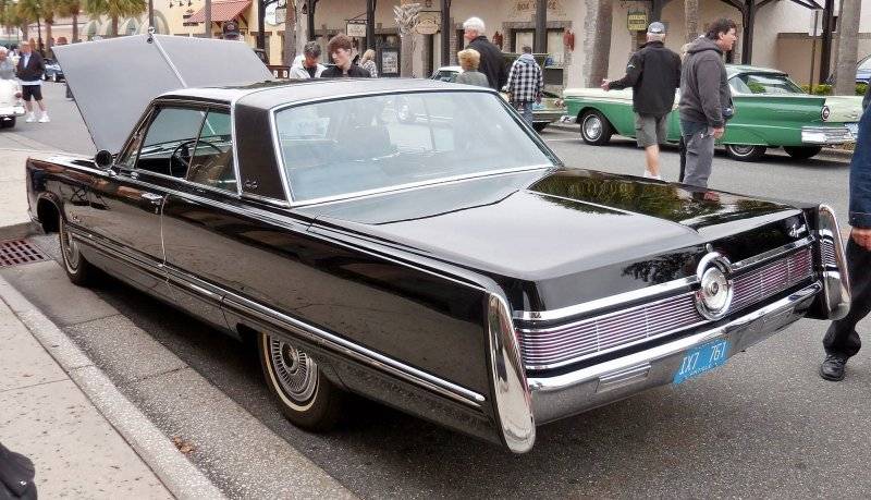 433c 1967 Imperial Crown Coupe.jpg