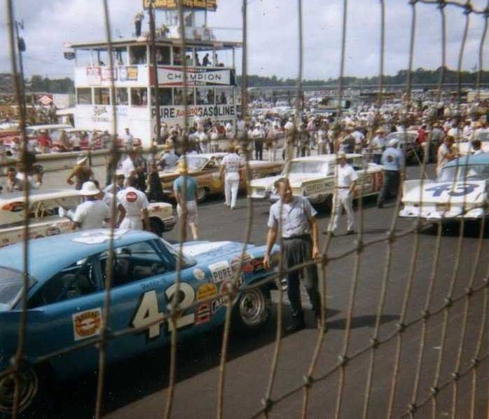 59 Fury Nascar #42 Lee Petty.jpg