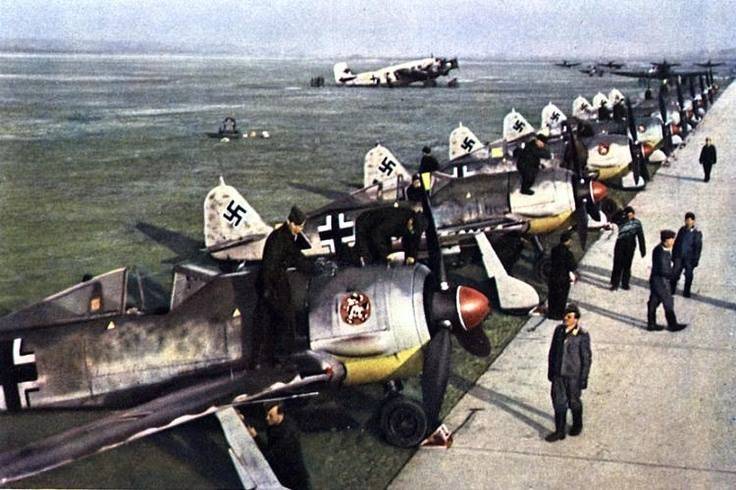 6056e4faa607ee82491cbbfa0917893e--focke-wulf-ww-planes.jpg