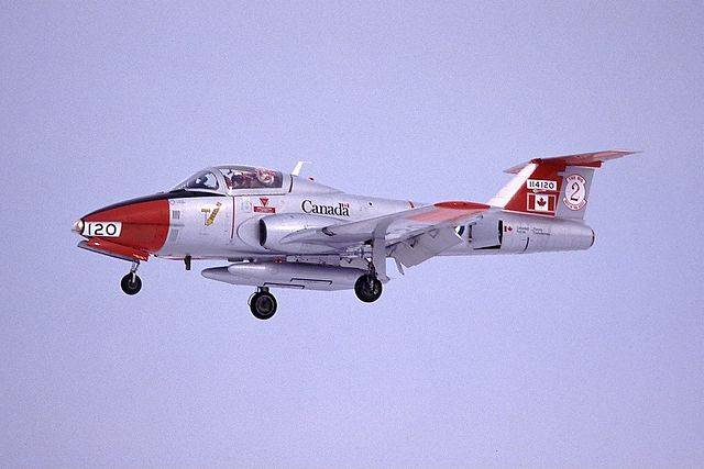 640px-Canadair_CT-114_Tutor_%28CL-41A%29%2C_Canada_-_Air_Force_AN0223592.jpg