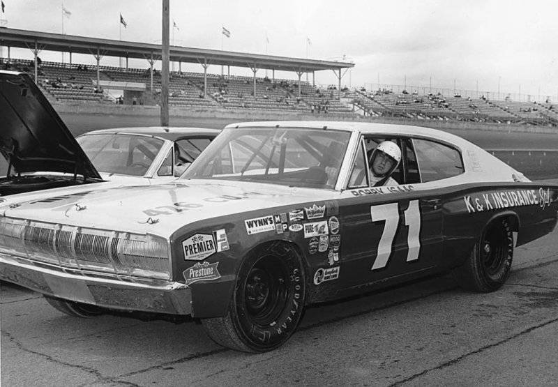 '66 Dodge K&K Hemi Charger & NASCAR driver Bobby Isaac (5).jpg