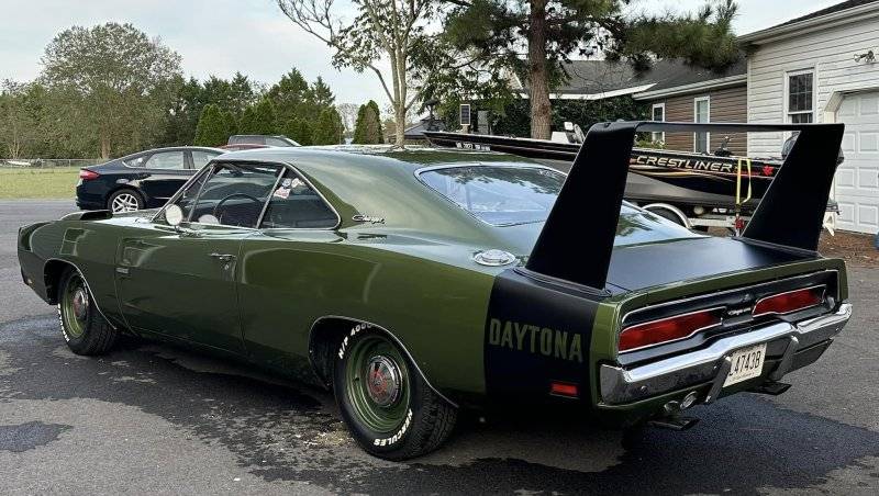 '69 Dodge Hemi Charger Daytona (14).jpg