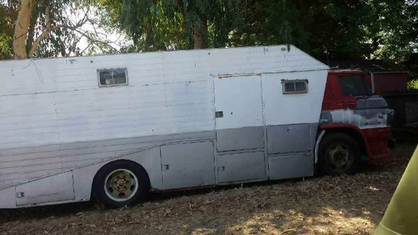 69 Dodge L-600 Enclosed Hauler $2000 on CL Madera #1.jpg