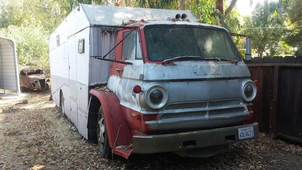 69 Dodge L-600 Enclosed Hauler $2000 on CL Madera #2.jpg