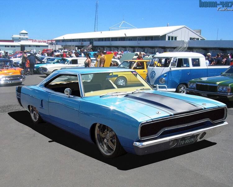 70 Roadrunner Pro-Touring really low.jpg