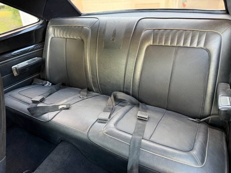 70BBody rear seat.jpg