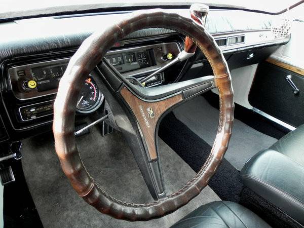 71 Daytona Charger Tribute #2 pistol grip column shifter.jpg