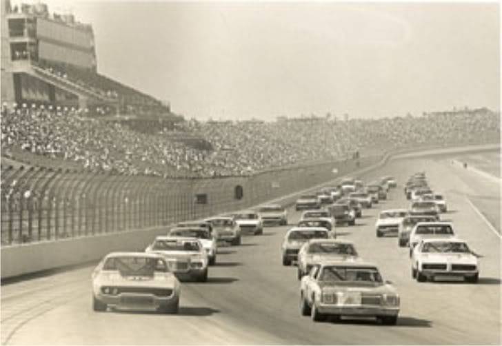 72 Nascar Ontario start.jpg