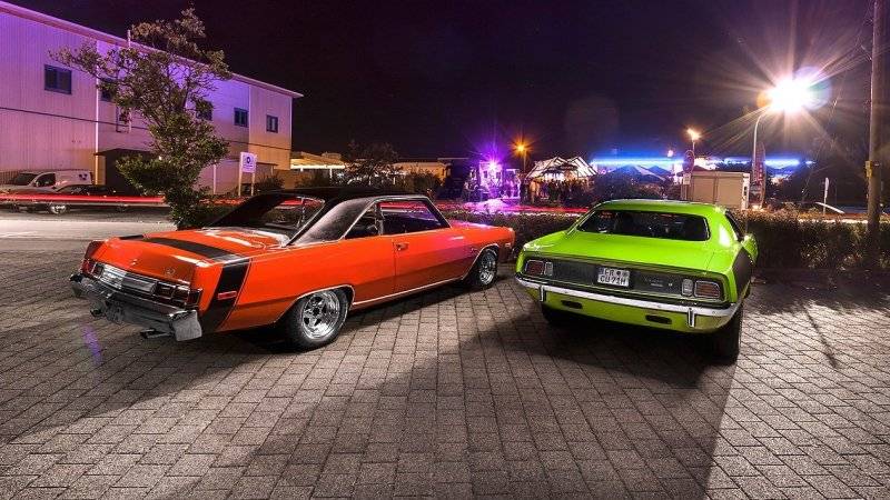 '75 Dodge Dart & 1971 Plymouth 'Cuda (3).jpg