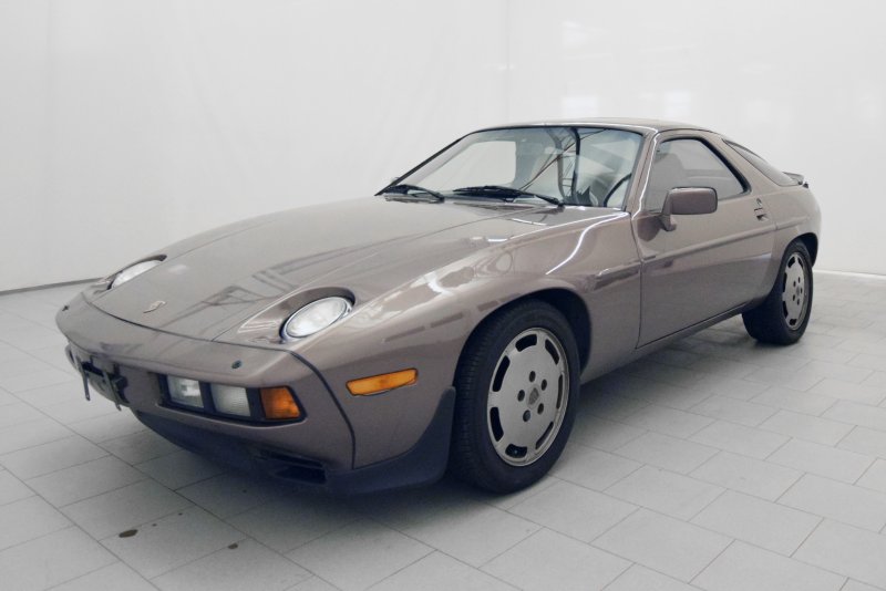 79 Porsche 928s GTS silver.jpg