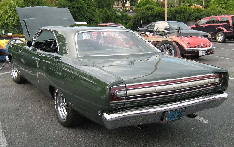 800px-1968_Road_Runner_green_rear.jpg