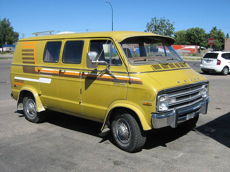 800px-Disco_era_Dodge_Tradesman_Van_%282733498197%29.jpg