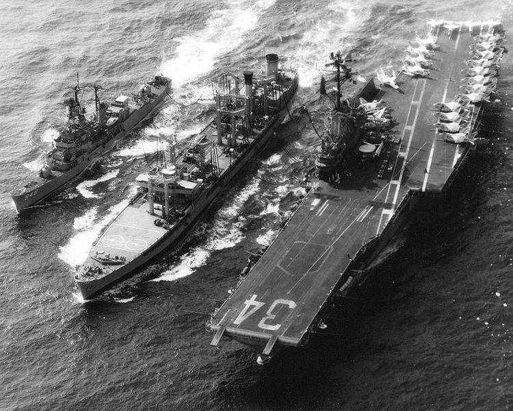 800px-USS_Oriskany_%28CVA-34%29_and_USS_Morton_%28DD-948%29_replenishment_1974.jpg