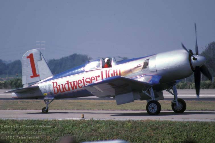 82400%20F4U%20Super%20Corsair%20NX31518%20right%20side%20taxiing%20l.jpg