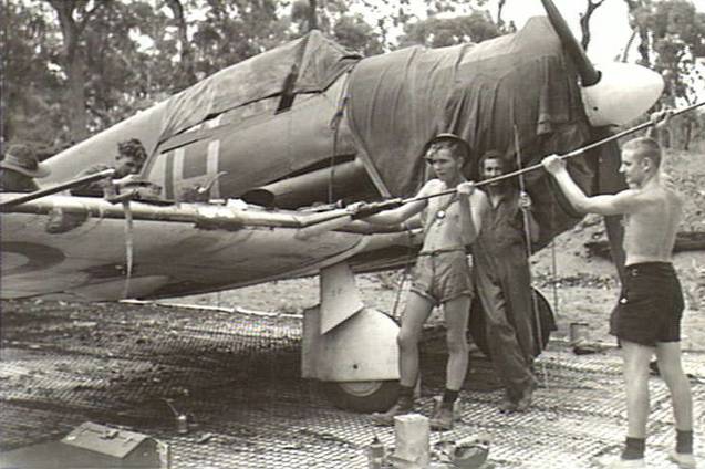 943-11-21.-ARMOURERS-OF-NO.-83-SQUADRON-ROYAL-AUSTRALIAN-AIR-FORCE-Australian-War-Memorial-photo.jpg