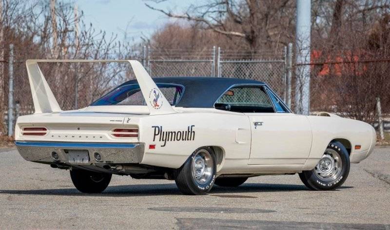 950 '70 Plymouth road runner Superbird.jpg