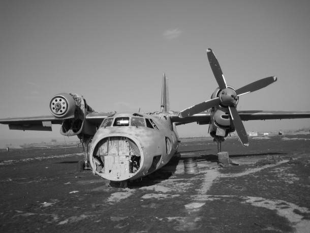 abandoned-unknown-aircraft-in-afghanistan--20850.jpg