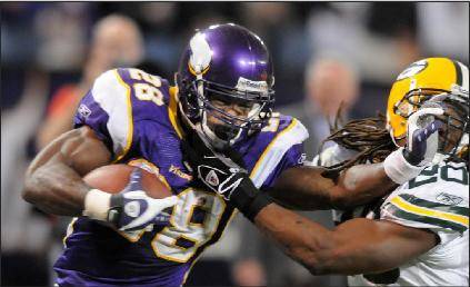 adrian-peterson-stiff-arm-bigby.jpg