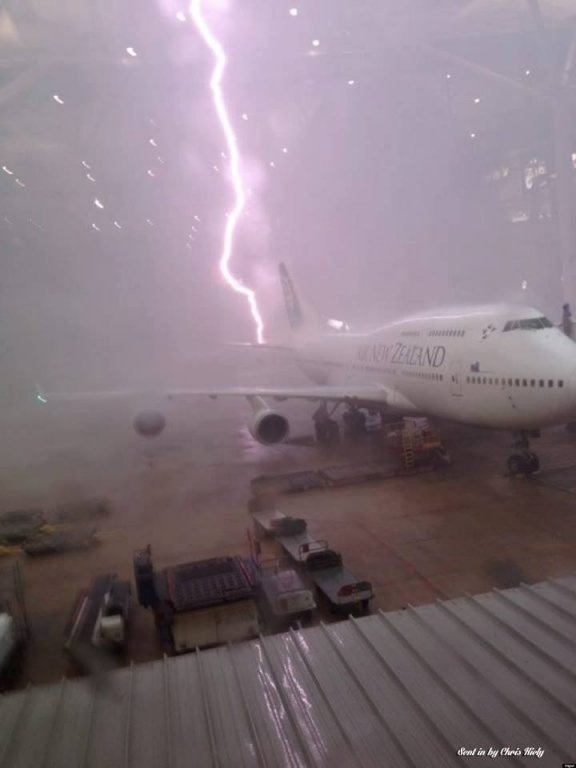 Air NZ lightning.jpg