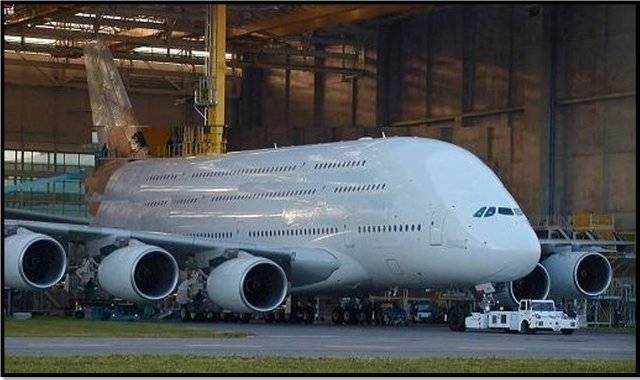 Airbus 390 Triple Decker.jpg