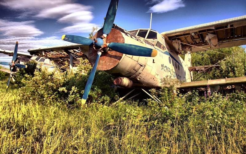 aircraft-abandoned-tagnotallowedtoosubjective-background-198660.jpg