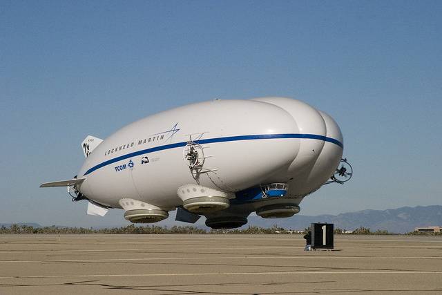 Aircraft Lockheed Martin Blimp.jpg