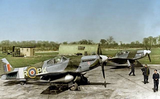 Aircraft-of-the-R.A.F.-and-S.A.A.F.-during-World-War-II-21.jpg