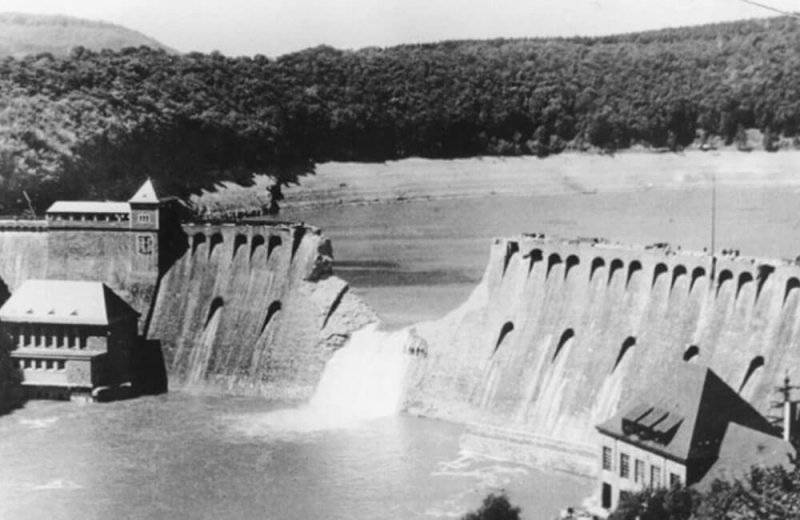 Article-Image-HistoricalMistakes-The-Banqiao-Dam-Failure.jpg