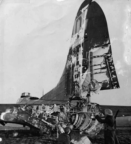 B-17_100th_BG_damaged.jpg