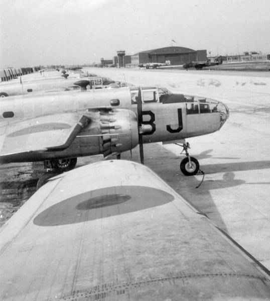 B-25-Mitchells-of-No.-5-O.T.U.-Boundary-Bay.jpg