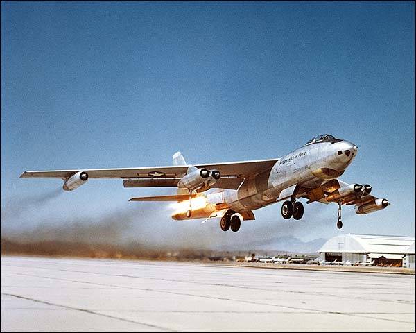 B-47-Strato-Jet-with-Jatos.jpg