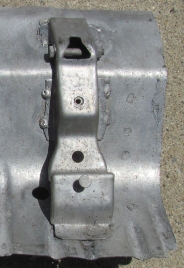 b body spare tire bracker 1969 1970.JPG