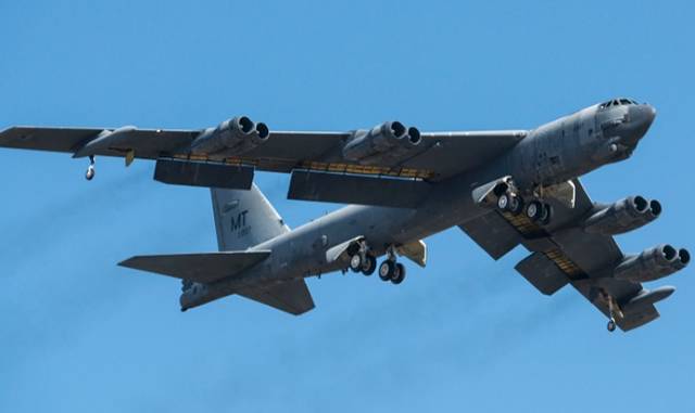 b52h-611007-returns-to-flight-02212015.jpg