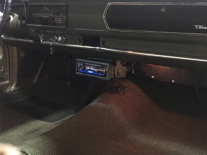 Under dash online stereo mount