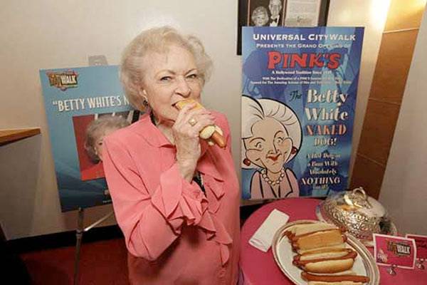 betty_white_hotdog.jpg