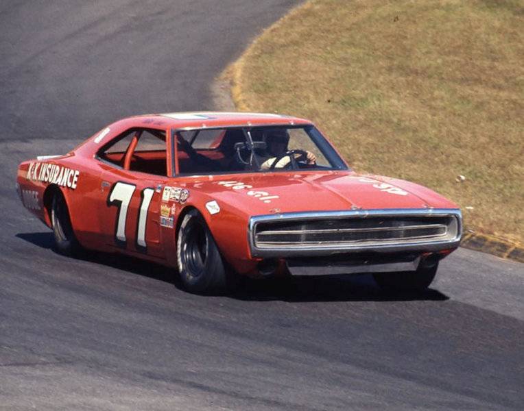 bobby isaac #71 charger 1970 at martinsville.jpg