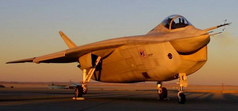 boeing_x32_static_display_on_the_ground.jpg